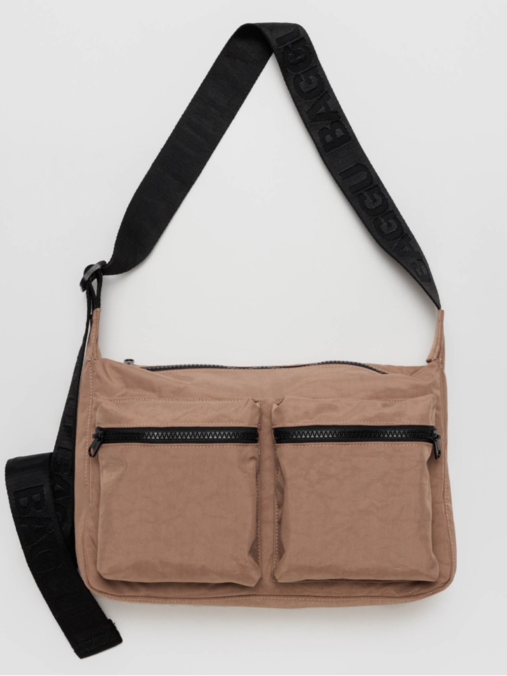 BAGGU Medium Cargo Crossbody in Cocoa